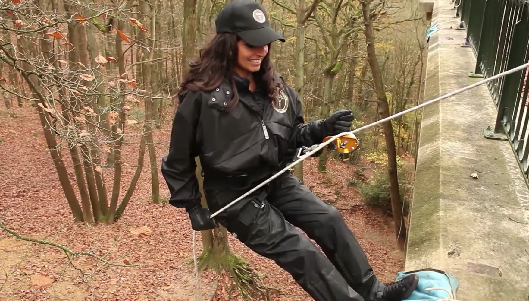 Emission – La descente en rappel